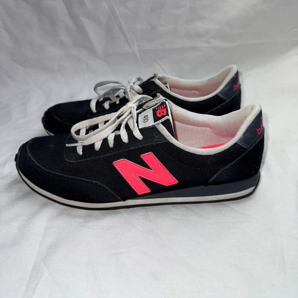 New‎ Balance 410 women’s running shoe in black with neon pink accents size 8